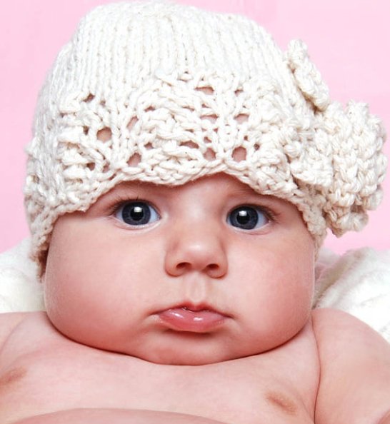 krem gül motifli bebek şapkası