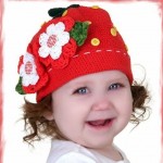 kırmızı örgü çiçek motifli şapka