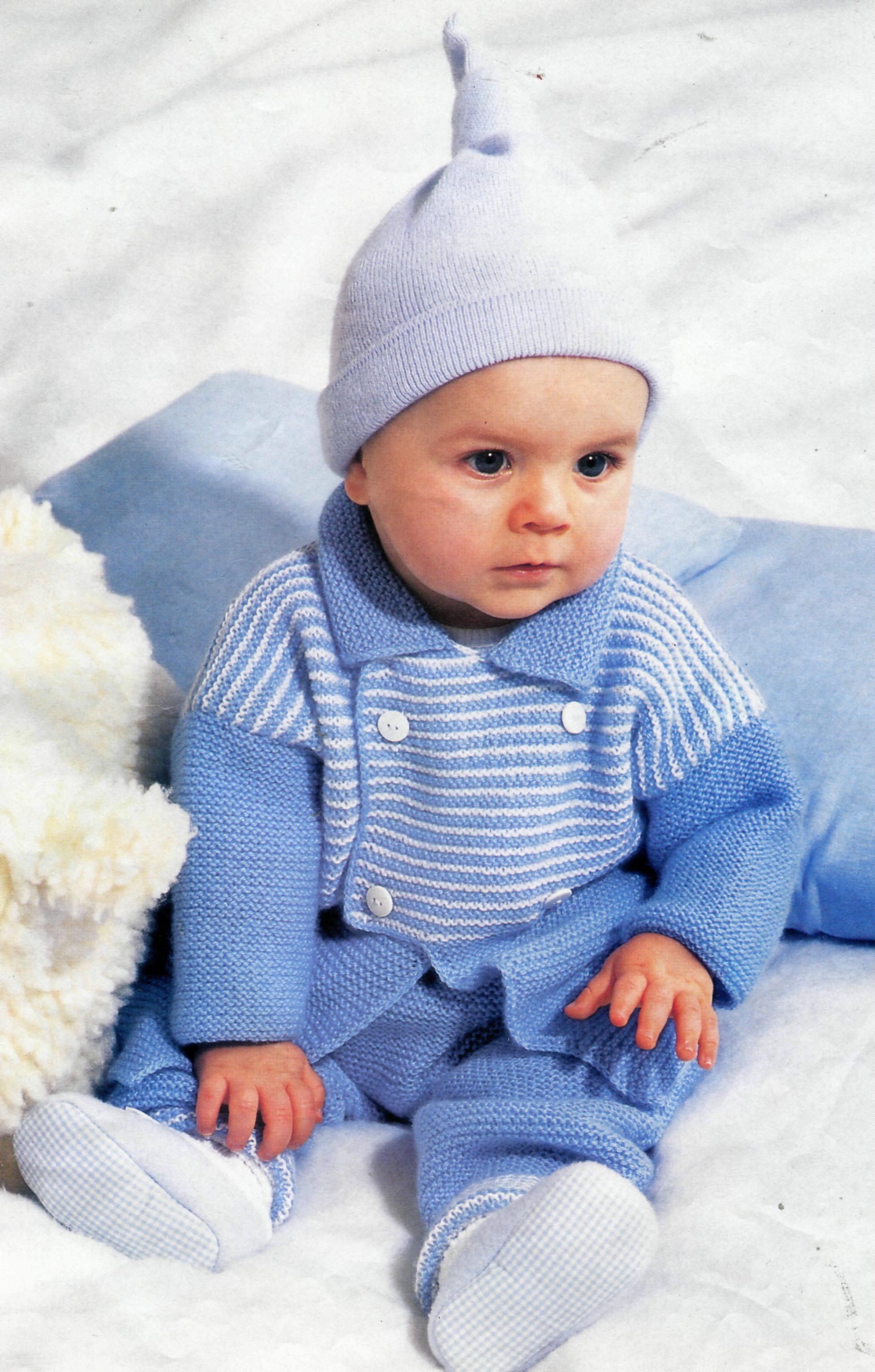 mavi renkli çizgili çift düğmeli örgü bebek hırka ve pantolon modeli