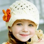 örgü krem turuncu gül motifli çocuk şapkası