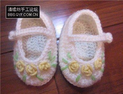üzeri çiçek işlemeli ayakkabı şekilli bebek patikleri