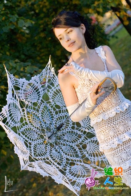 beyaz dantel pileli örgü elbise modeli