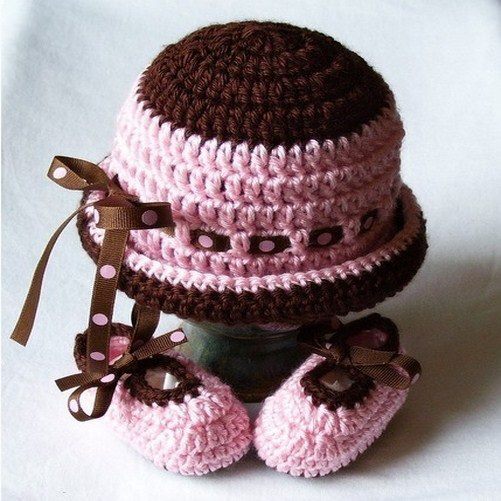 pembe kahve şapka ve patik