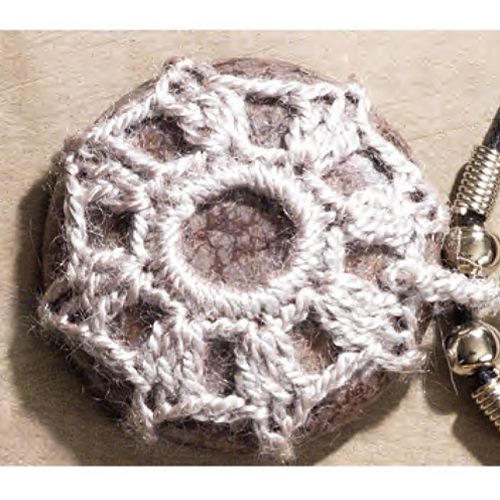 taş üstüne kaplama örgü kolye