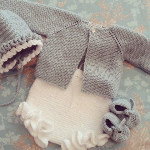 fırfırlı örgü külot hırka şapka ve patiği