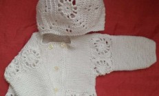 Beyaz Tığ ve Şiş ile Örülen Hırka Tarifi